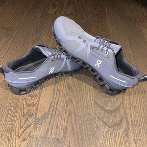 On cloud waterproof Women size 11 brand new out of box